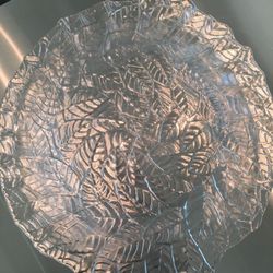 Beautiful leaf pattern, round crystal platter