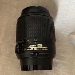 Nikkor AF-S DX 55-200 mm f/405.6g zoom lens.  Mint!