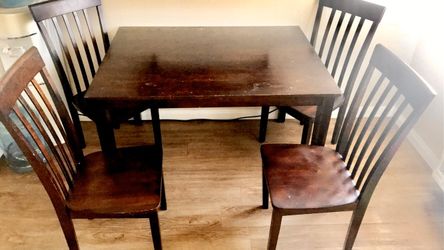 Table with 4 Chairs