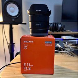 Sony-E 11mm F1.8 (Near-Mint Condition)