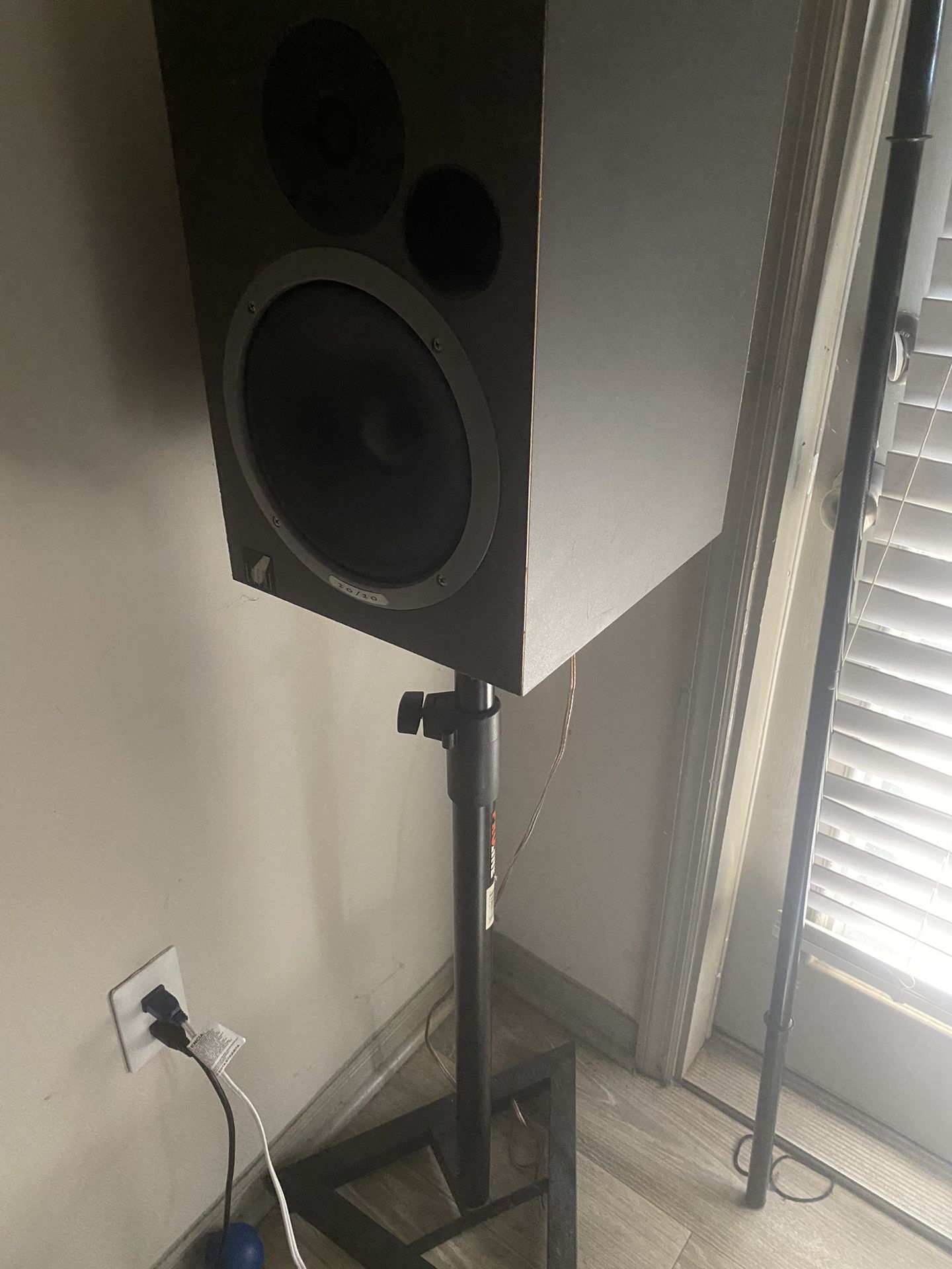 Standing Speakers