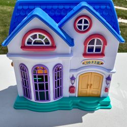 So Cute Sturdy Keenway My Happy Family Fold-out Dollhouse And 12 plus accessories - Shopkins, Dora, Disney