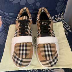 Burberry Male Shoes (read Description)
