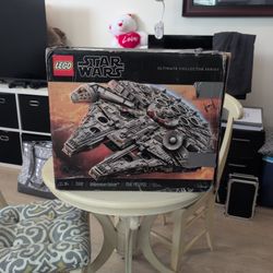 LEGO UCS Millennium Falcon (75192)