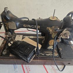 Antique singer sewing machine (for parts/repair)