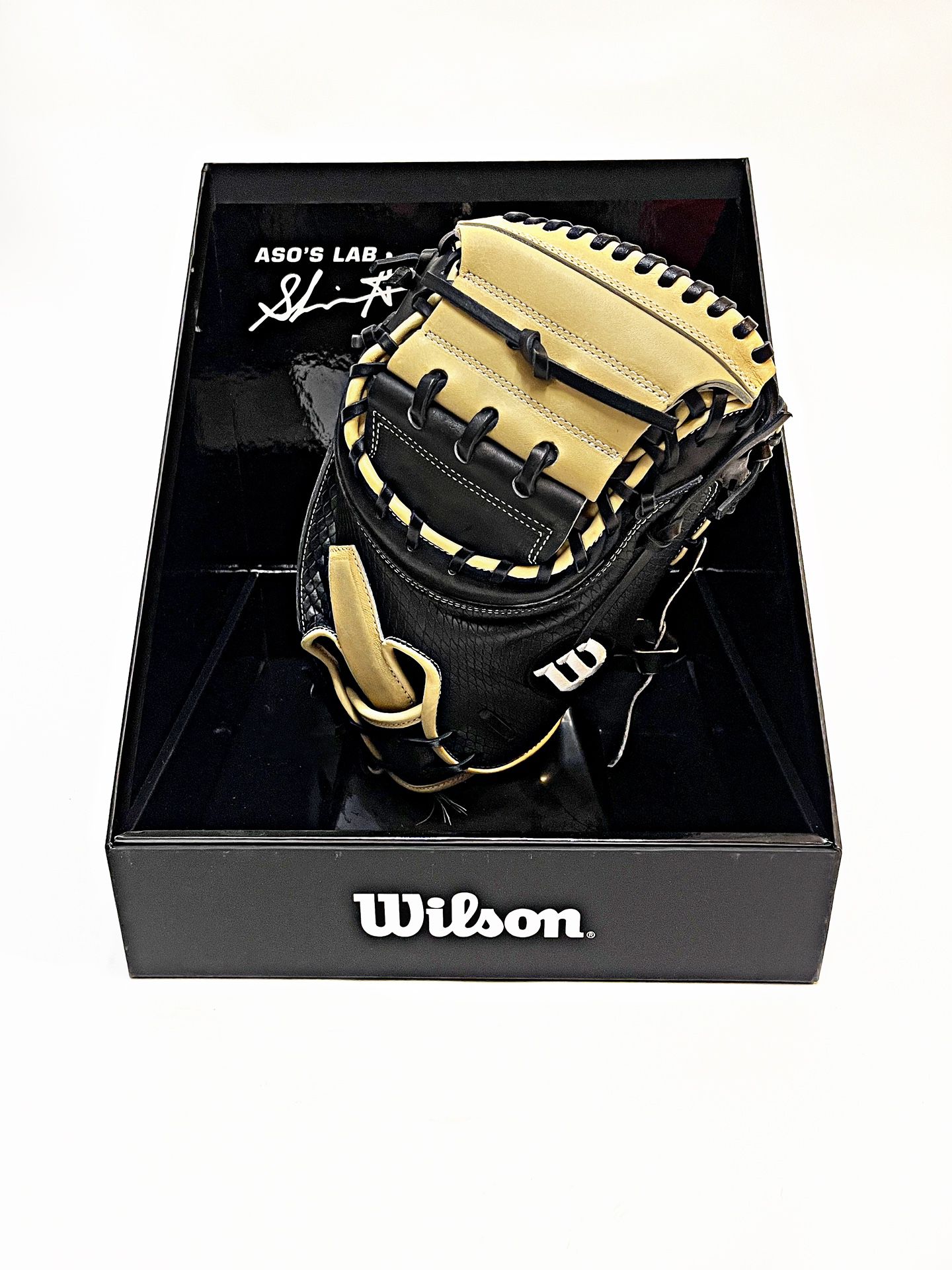 Wilson Aso's Lab Series A2000 SA34SS Catcher’s Mitt. RHT New