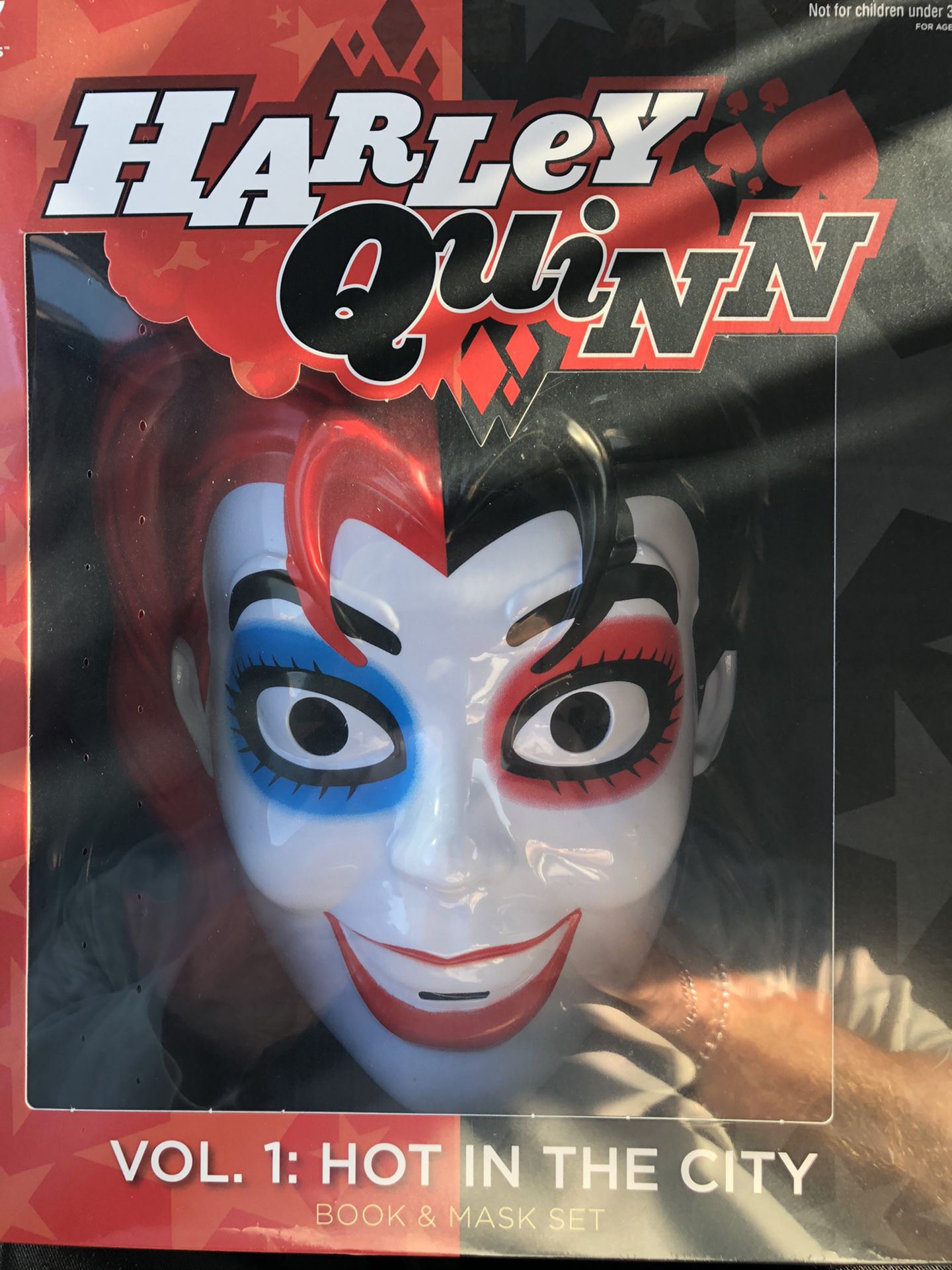 Harley Quinn mask and book set