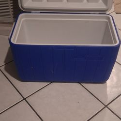 52 quart Igloo cooler ice chest box travel boating boat pool side balcony patio camping porch 