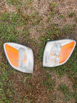 2005-2006 Toyota Tundra 4x4 Headlights