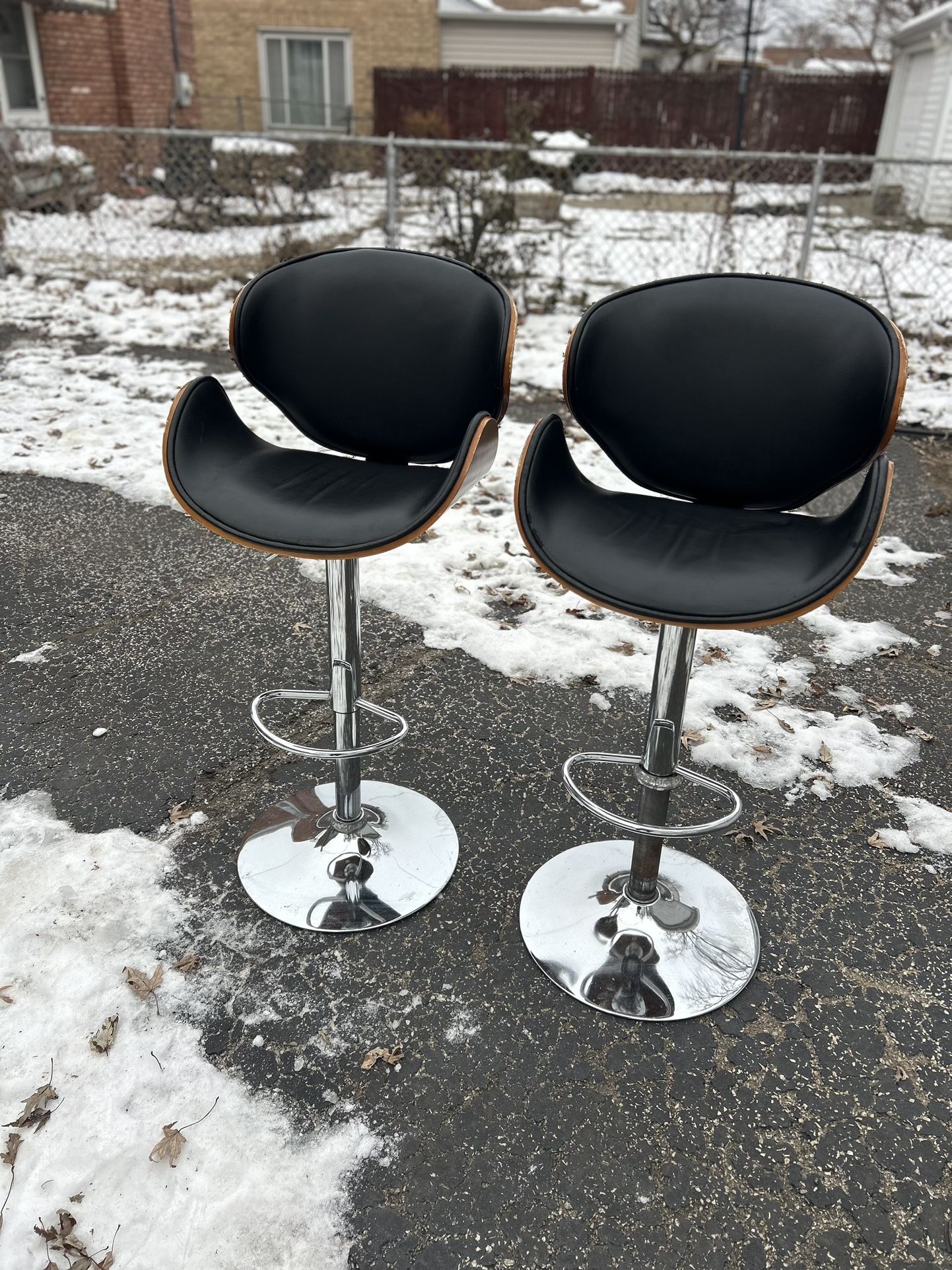 Scandi Style Black Curved Adjustable Swivel Bar Stools ~ Chrome Finish Metal Base