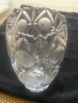 Diamond cutting glass flowers pot