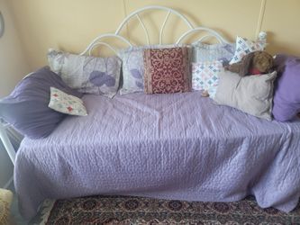 White Metal Daybed Frame