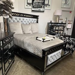 4 Piece Bedroom Set 1 Size Queen Bed Frame 1 Nightstand 1 Dresser 1 Mirror Brand New In Box Firm Price $1,600 Mirrored And Grey Velvet Tufted 