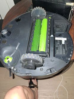 Irobot vacuum with charging station & vacuum bag
