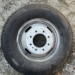 2016 Ford 350 Tire