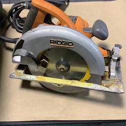 Ridgid R3200 Corded Circular Saw With Hard case