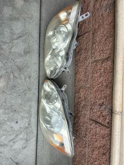 2004 Toyota Corolla Headlights