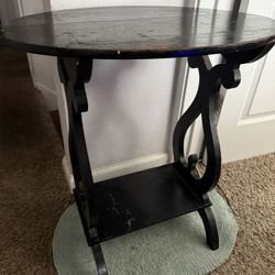 Vintage Small Oval Side / End Table