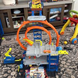 Hot wheels mega Garage