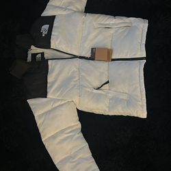 North face White puffer Women’s size L