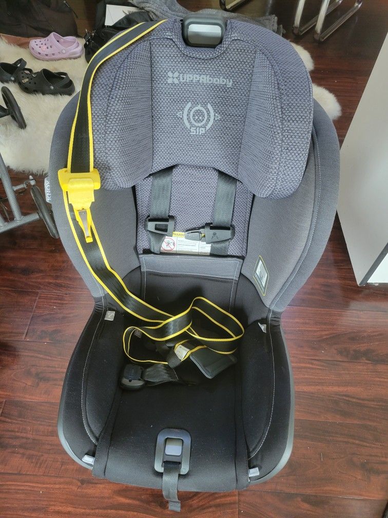 UPPAbaby Knox Convertible Car Seat – 2020 Model – Excellent Condition
Selling our gently used UPPAbaby Knox car seat.