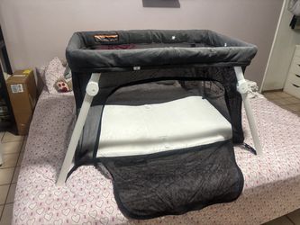 Guava Family Lotus Travel Crib & Portable Playard (with Backpack Case)