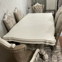 Gorgeous Dining Room Table With 4 Matching Side Chairs And 2 Arm Chairs. Make Offer Too Big For My Space Must Sell 