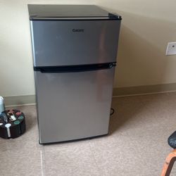 Galanz Mini Fridge 