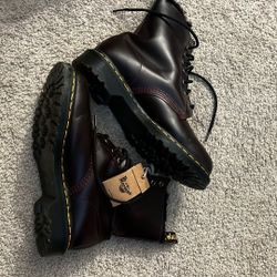 Cheap!! Like New Dr Marten’s Women’s 10