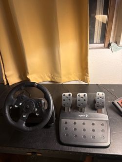 Logitech G920 Racing Wheel and Pedals