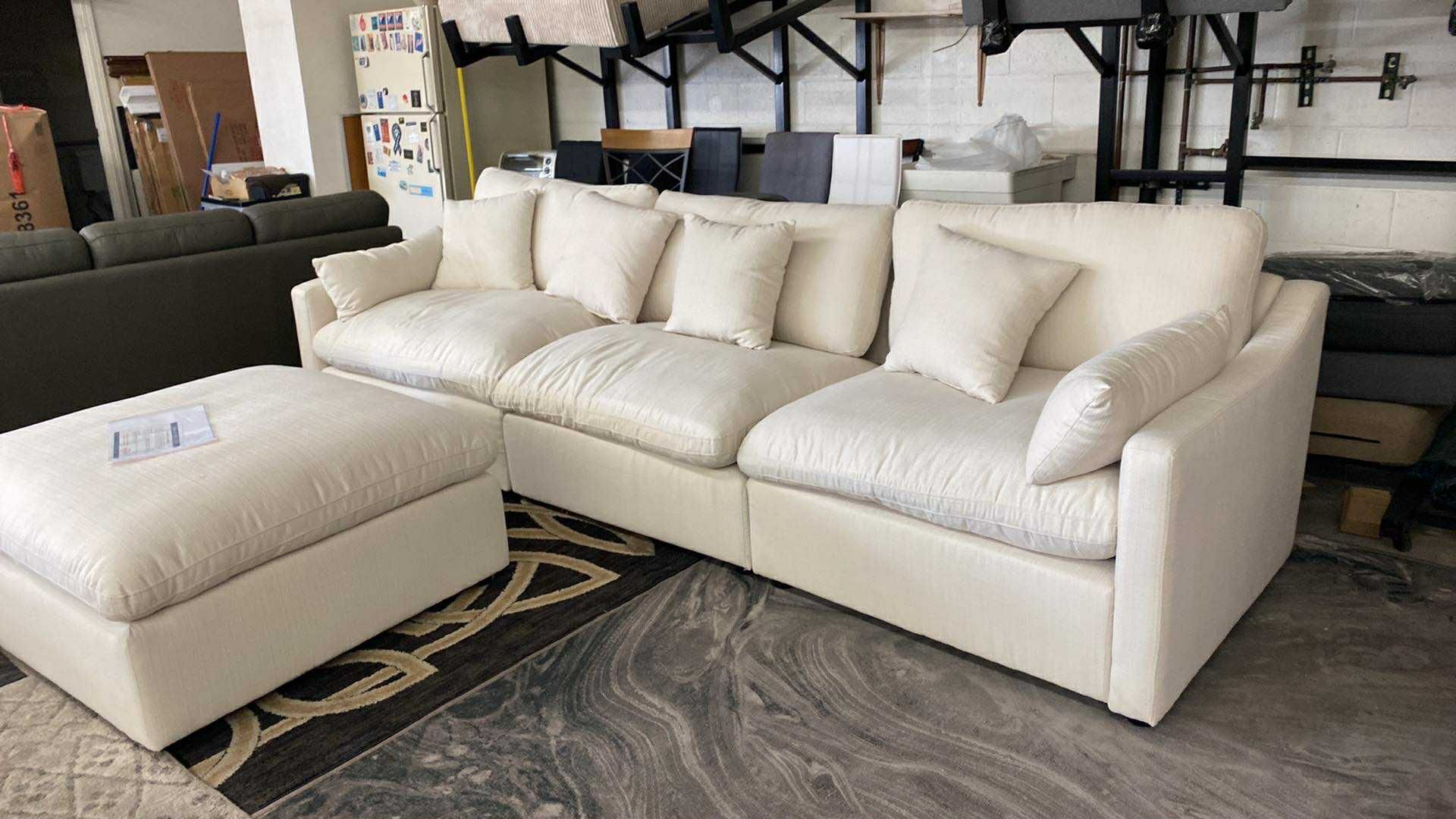 New Luxury Performance Cloud 4 Piece Modular Sectional Couch! Free Delivery 🚚!