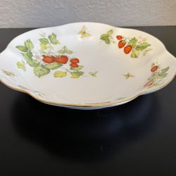 Queen's  Virginia Strawberry Fine Bone China - Made in England -serving Plate