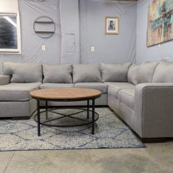 🛋️💥 Ashley Sectional 💥 Free Delivery And Financing Available!