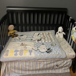 Convertible Crib With Matching Changing Table 