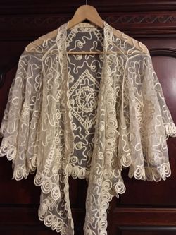 Pretty shawl/cape
