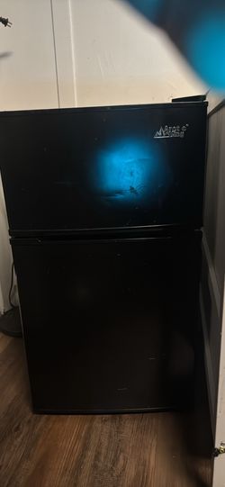 Mini fridge