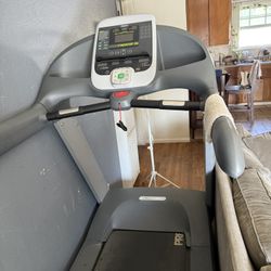 Precor 956i Commercial Treadmill 