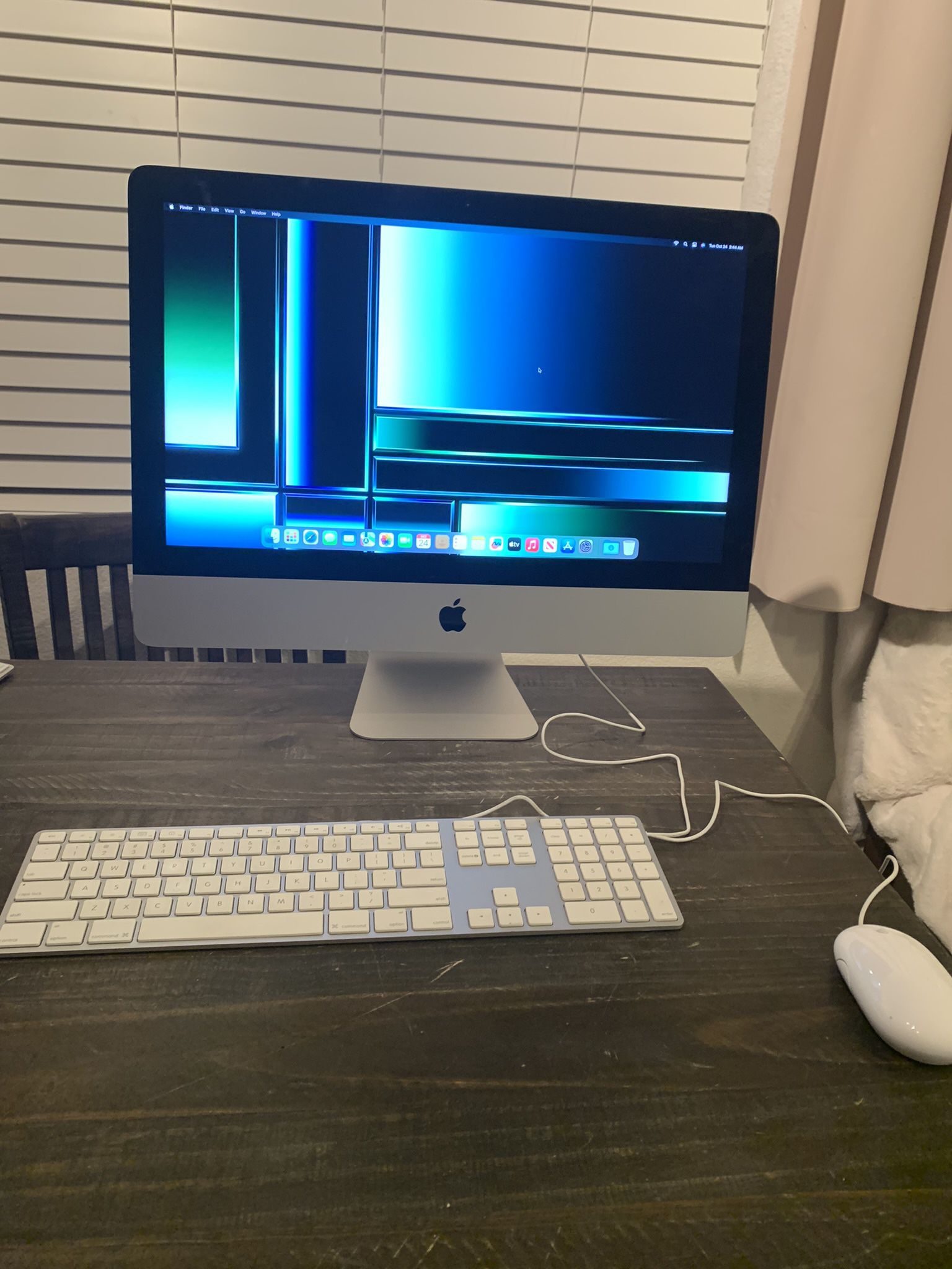 2017 Apple iMac 21.5-inch 4k Retina Display 16gb Ram 1tb Hdd . Ventura macOS. Wired Keyboard and Mouse.  Works great   Very good condition   