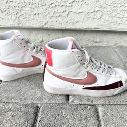 Nike Women’s Blazer Mid ‘77 white/pink - Size 7