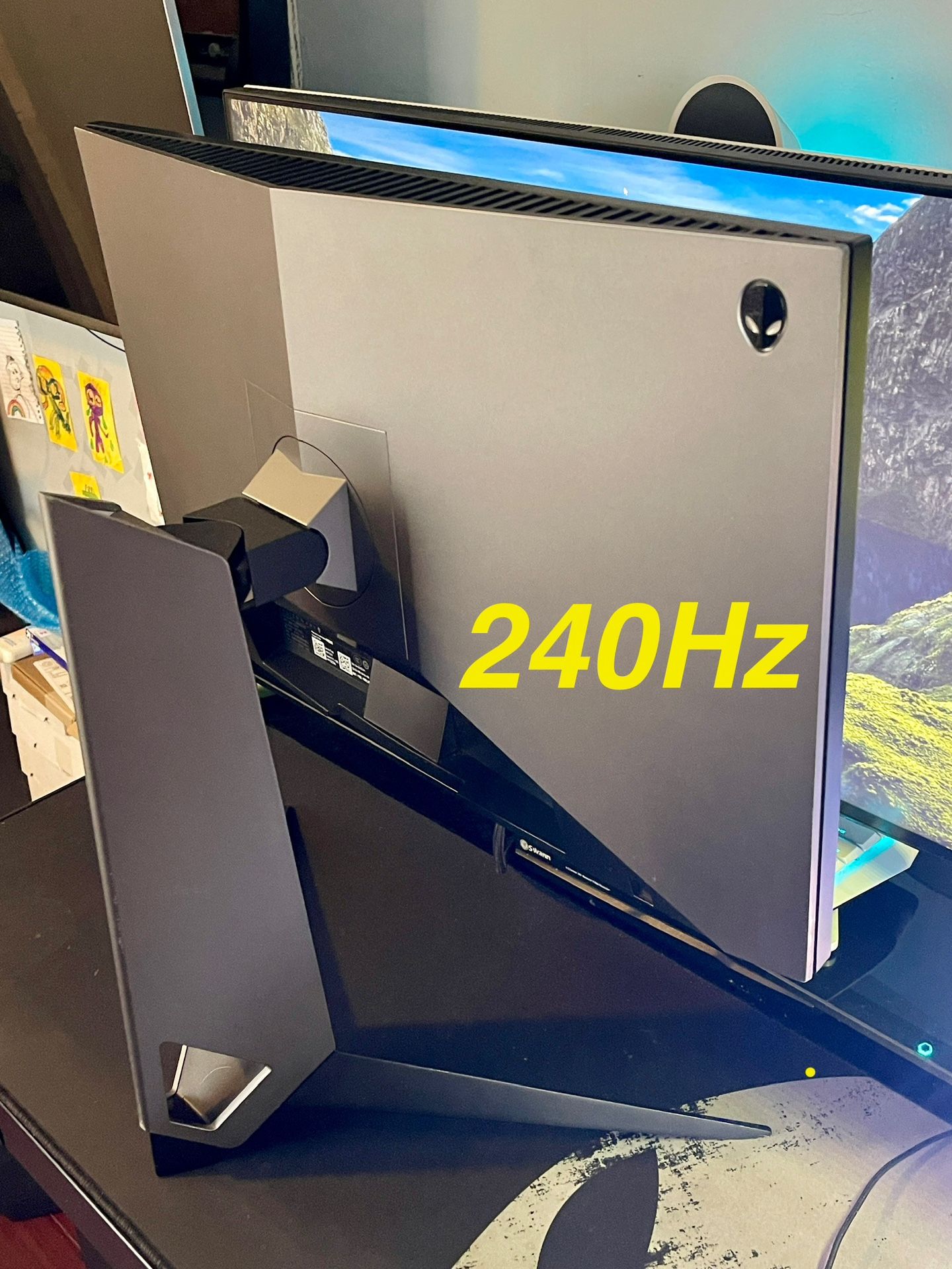 Alienware 25β Gaming Monitor 240Hz πͺπΌπΎ.