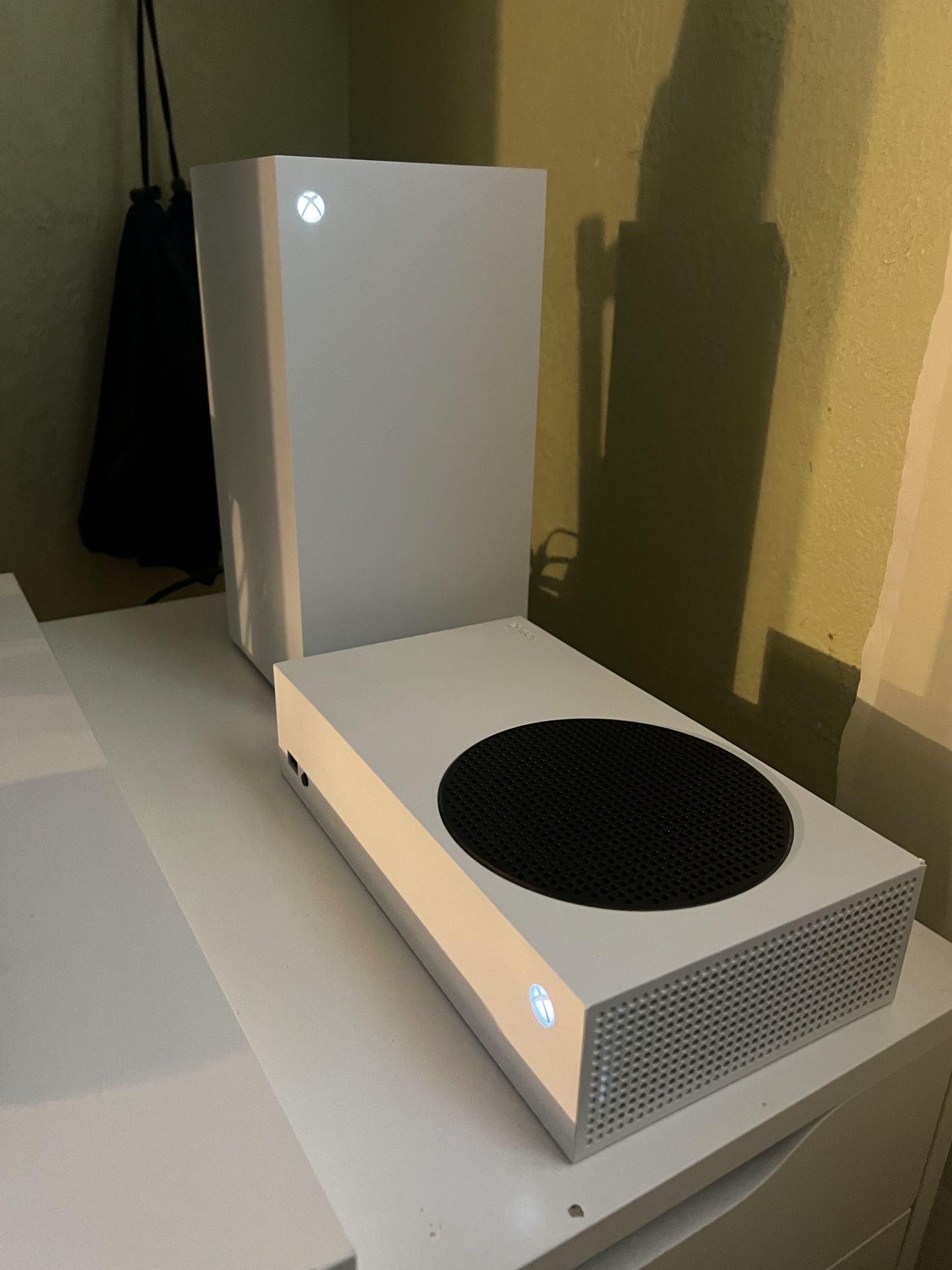 Xbox Series S (Perfect Christmas Gift)