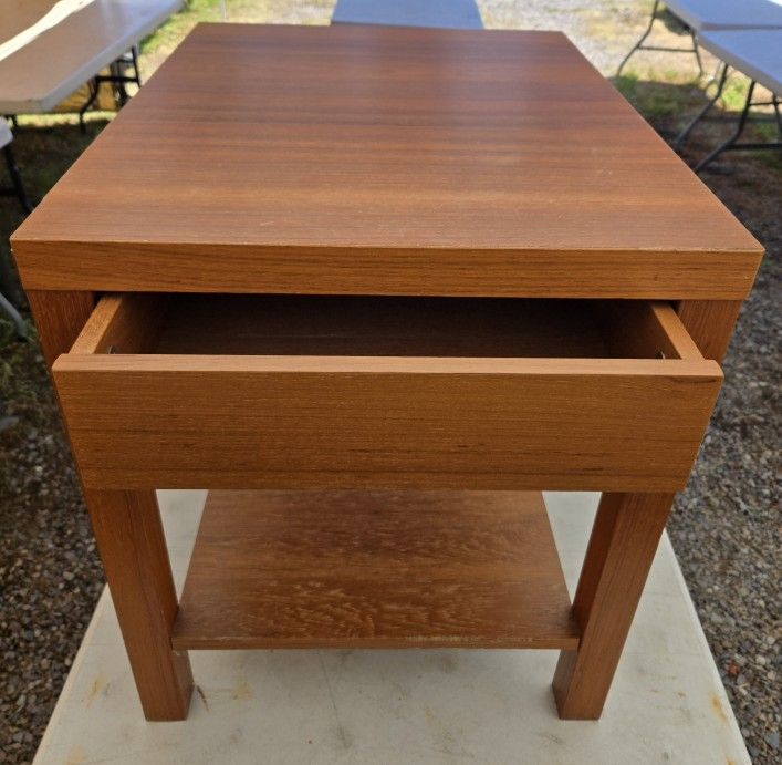 Danish Modern MCM Mid Century Modern Side / End Table