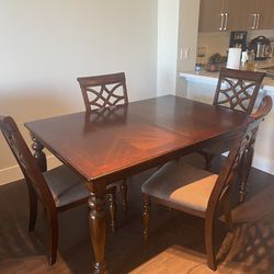 Dining table With 4 Chairs 