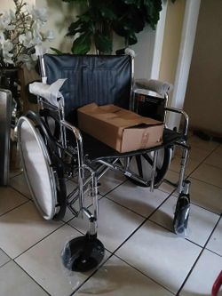 DRIVE OVERSIZED WHEELCHAIR 22" WIDTH REGULAR FOOTREST CAPACITY 400 LBS HEAVY DUTY
