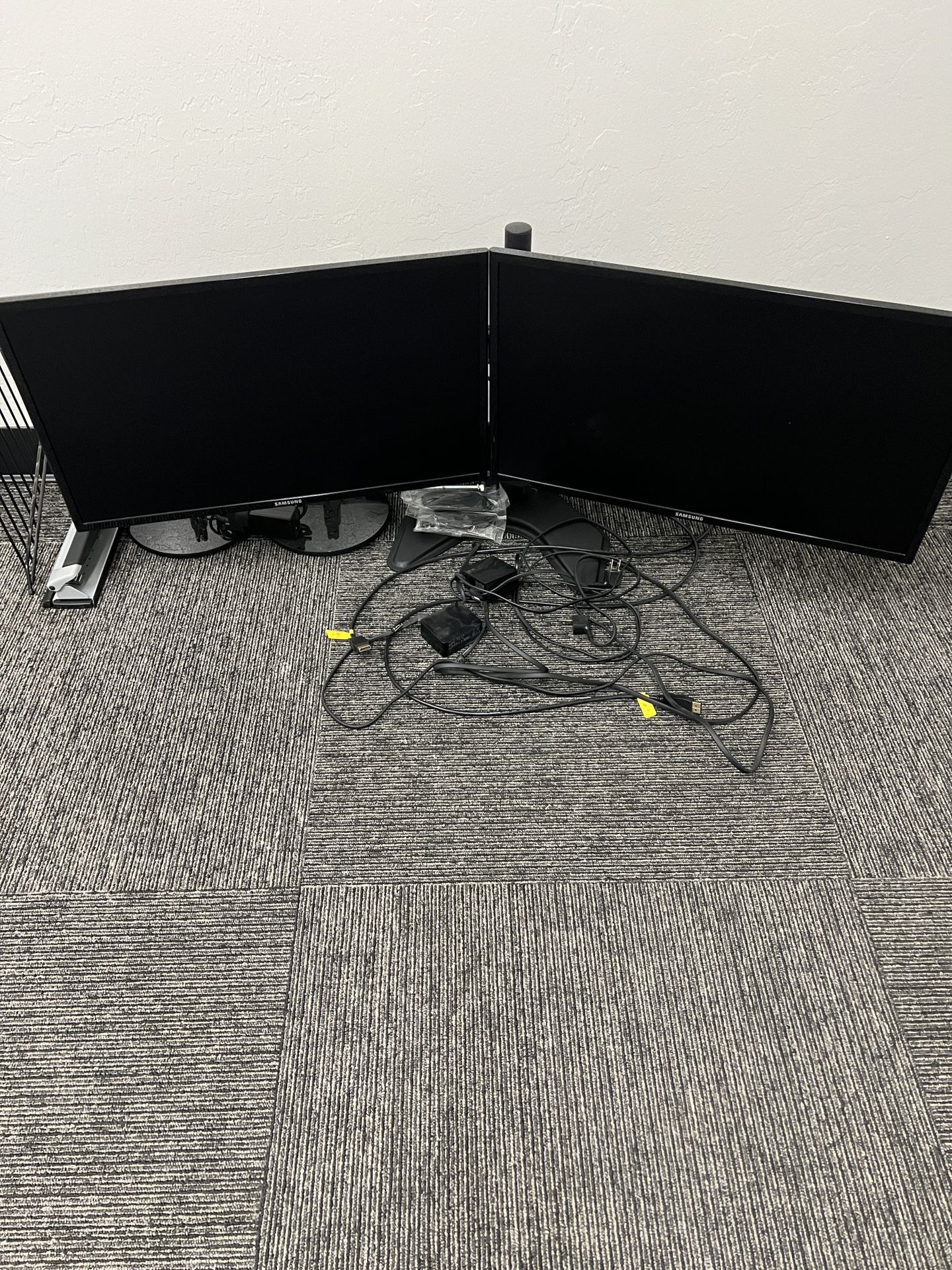Duel Monitors With Stand - Samsung