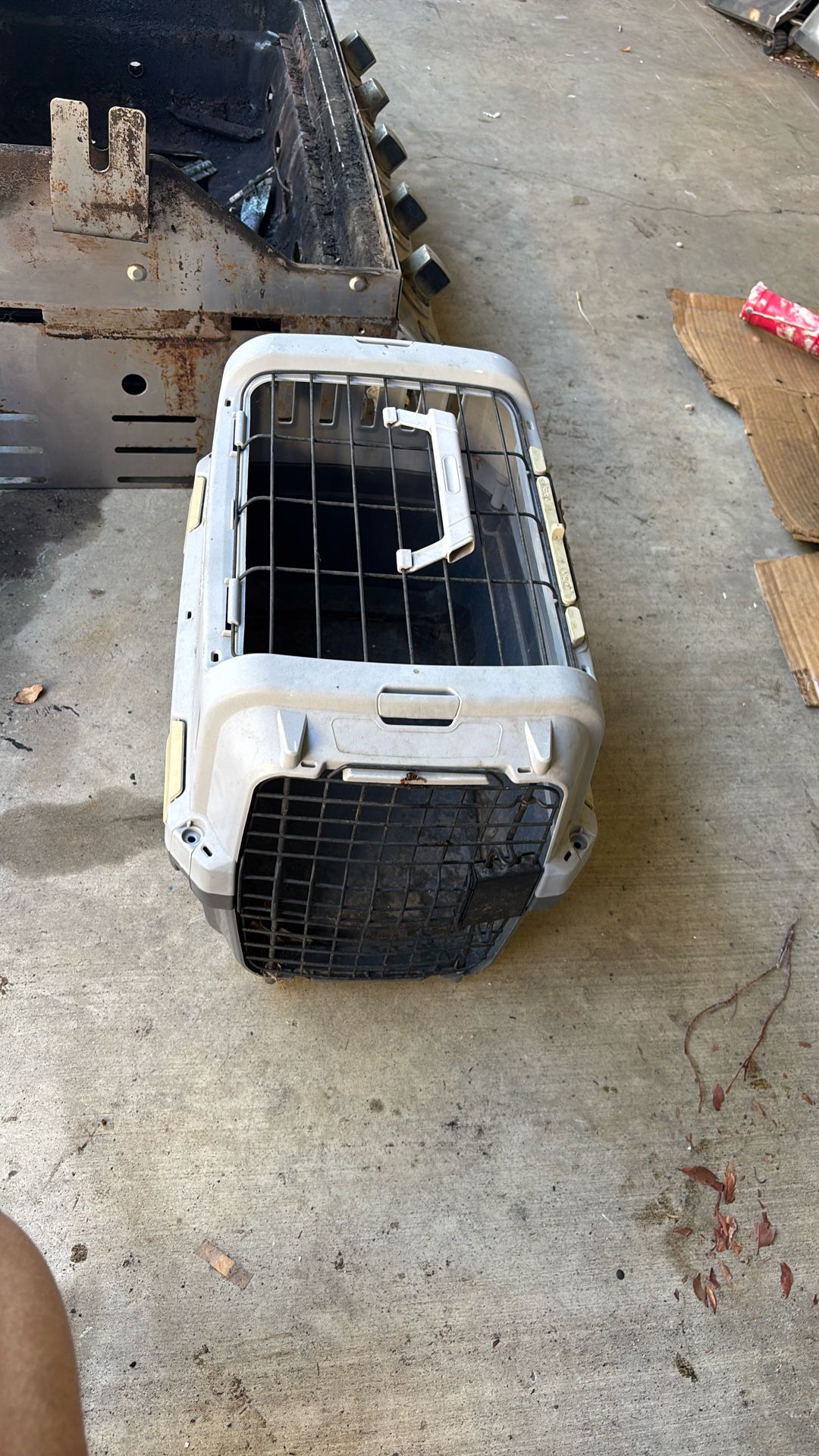 Animal Carrier 15-20 Pound Animal 10$