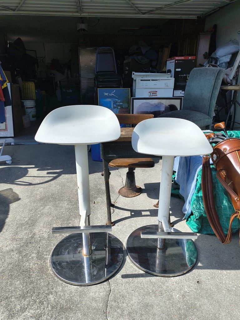 Great Pair Of White Adjustable Bar Stools Or Kitchen Counter Stools