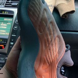 Yezzy 700 V3 Copper Fade