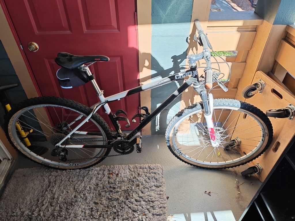 Charge Mountain Bike Canadian 2016