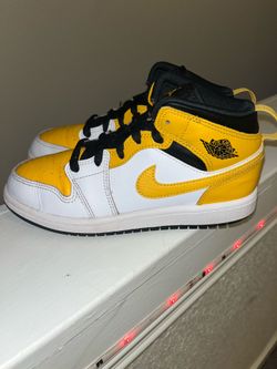 Kids Jordan 1 university gold size 2y $20